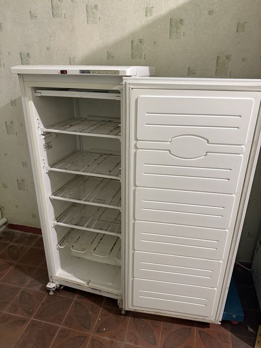 Продам морозильную камеру Атлант