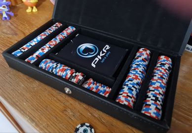 Limitowany, rzadki mini zestaw do pokera. Okazja dla kolekcjonerów!