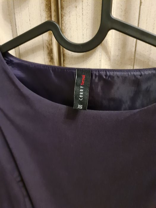 Carry XS sukienka sliwkowa