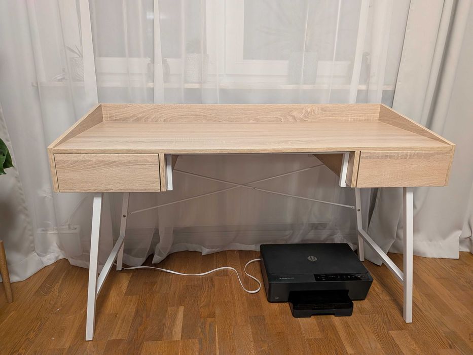 Biurko konsola na komputer