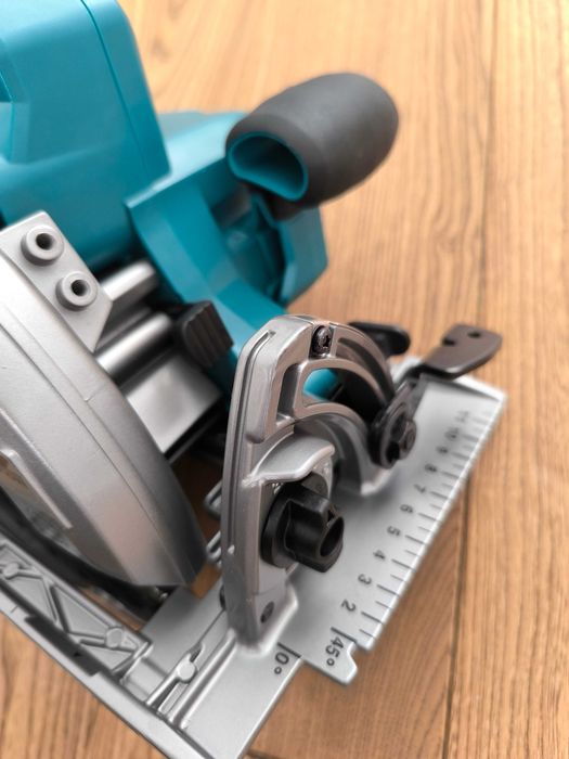 Продам акумуляторну дискову пилу MAKITA HS003GZ