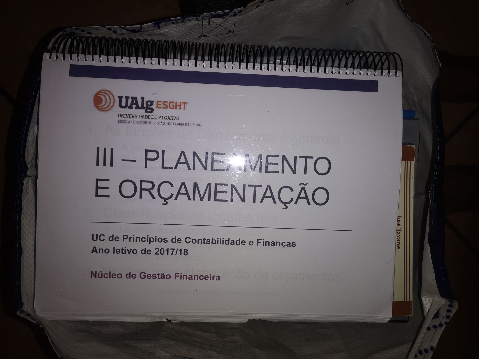 Vendo resumos de contabilidade - universidade