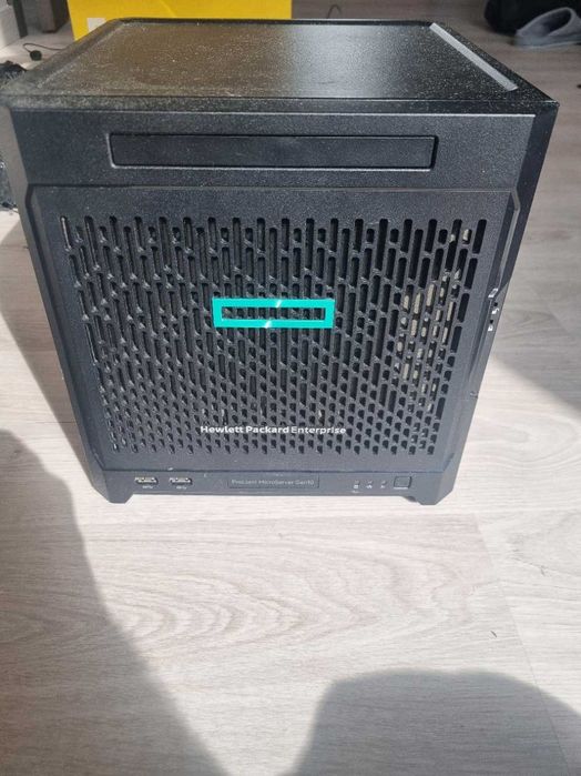 HP microserver gen10 12G RAM NAS 4xHDD bez dysków