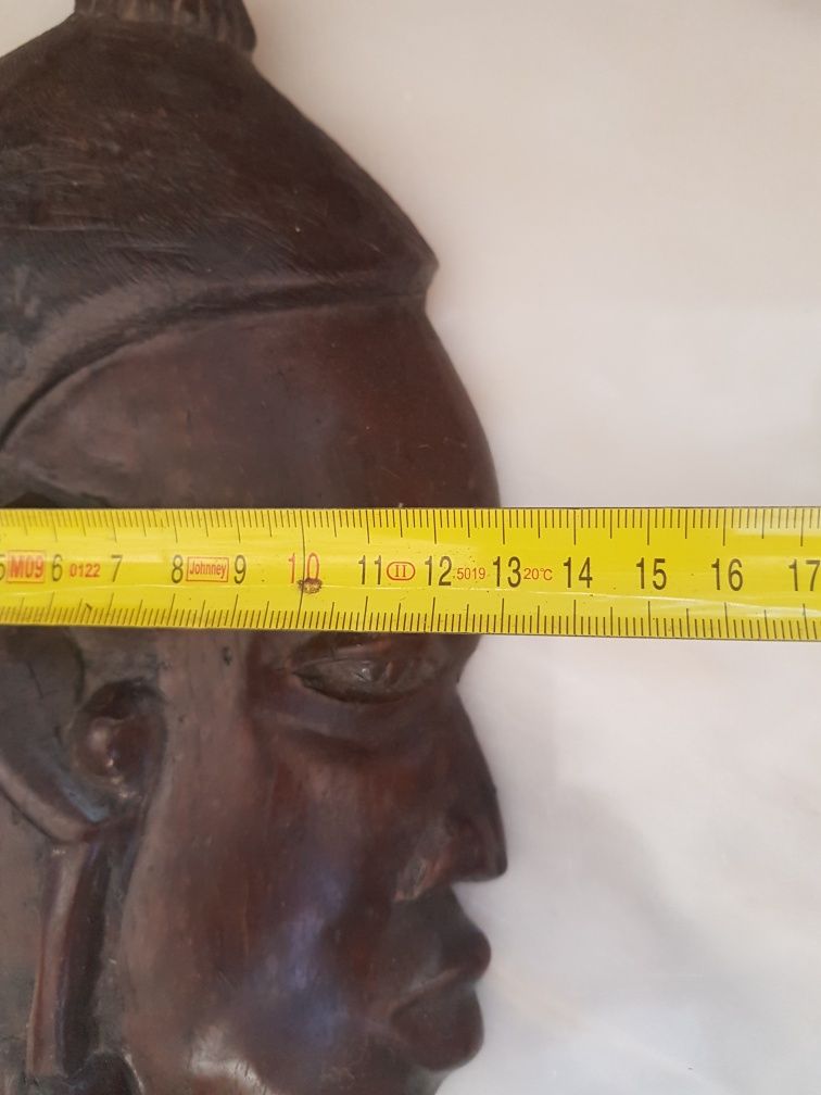 2 bustos em pau preto