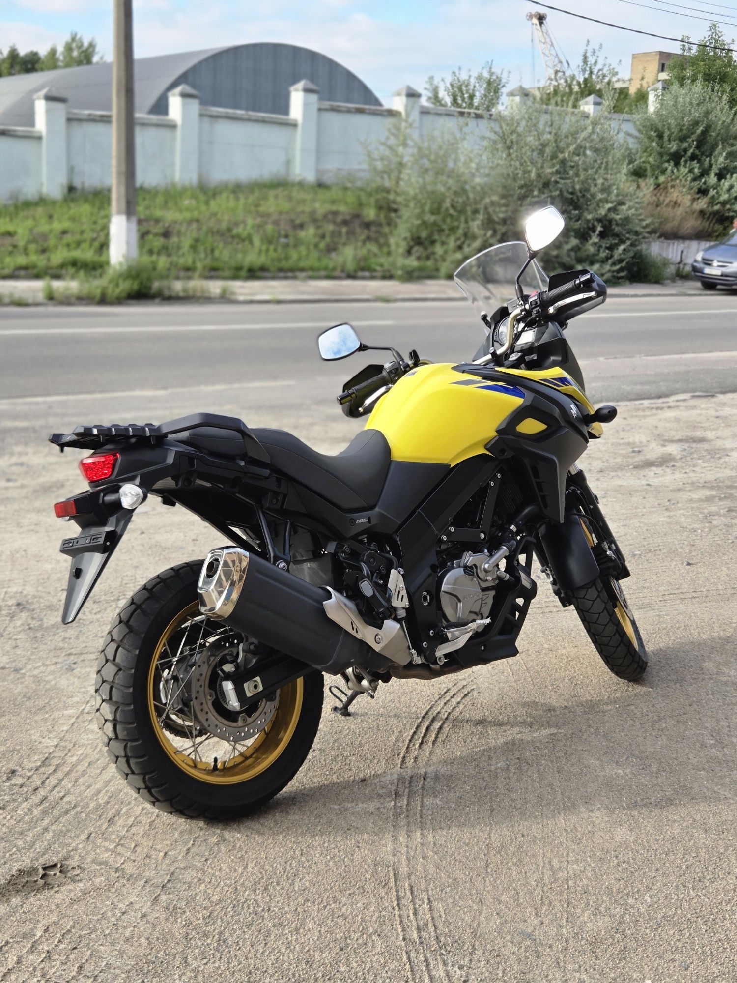 Японський мотоцикл СУЗУКИ SUZUKI V-STROM DL650XT