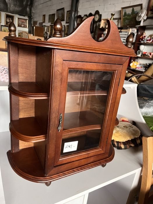 Gablota gablotka witrynka na bibeloty.