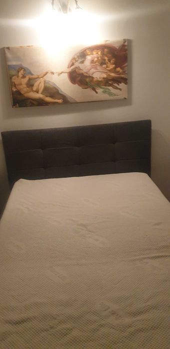 Łóżko z materacem