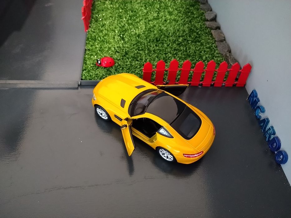 Mercedes AMG GT - Bburago 1/32