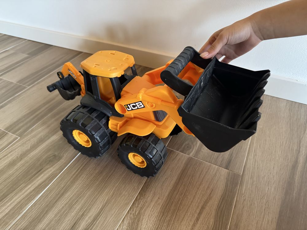 Brinquedo escavadeira JCB