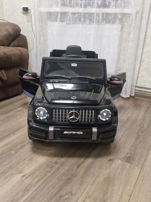 Дитячий електромобіль