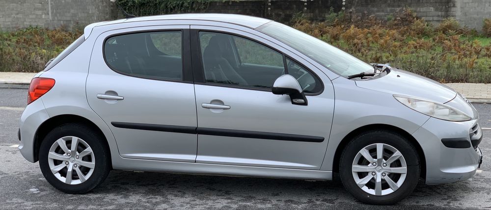 Peugeot 207 // motor de corrente // 195 mkms //AC// Isofix