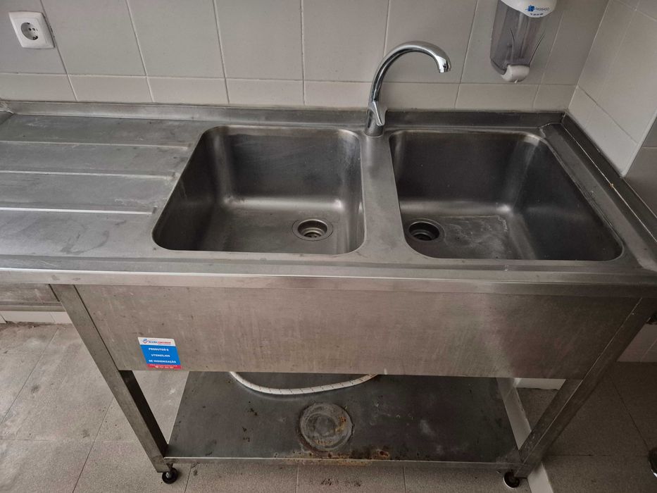 Bancada em Inox com Pias e Torneira