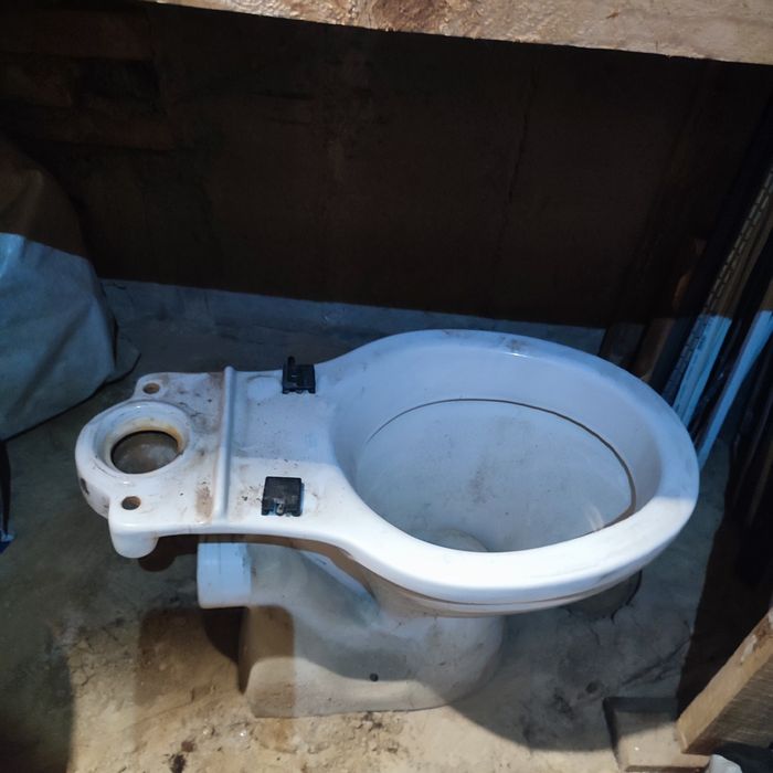 Унітаз з бачком і без