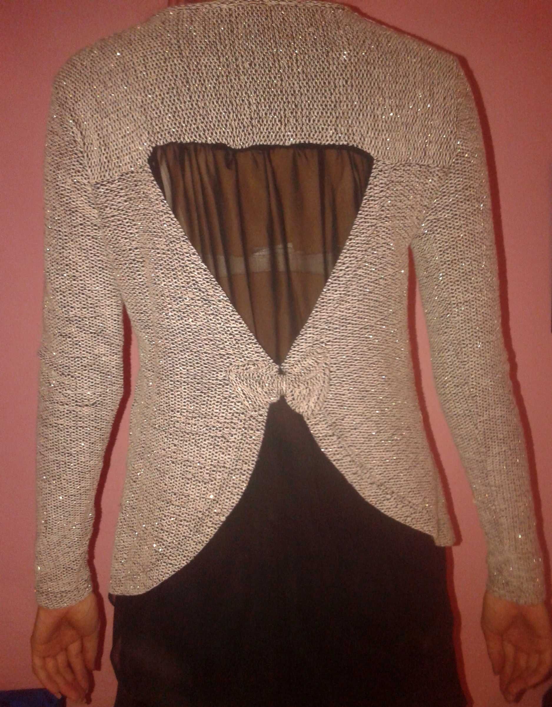 Блестящий свитер с голой спиной серый серебряный