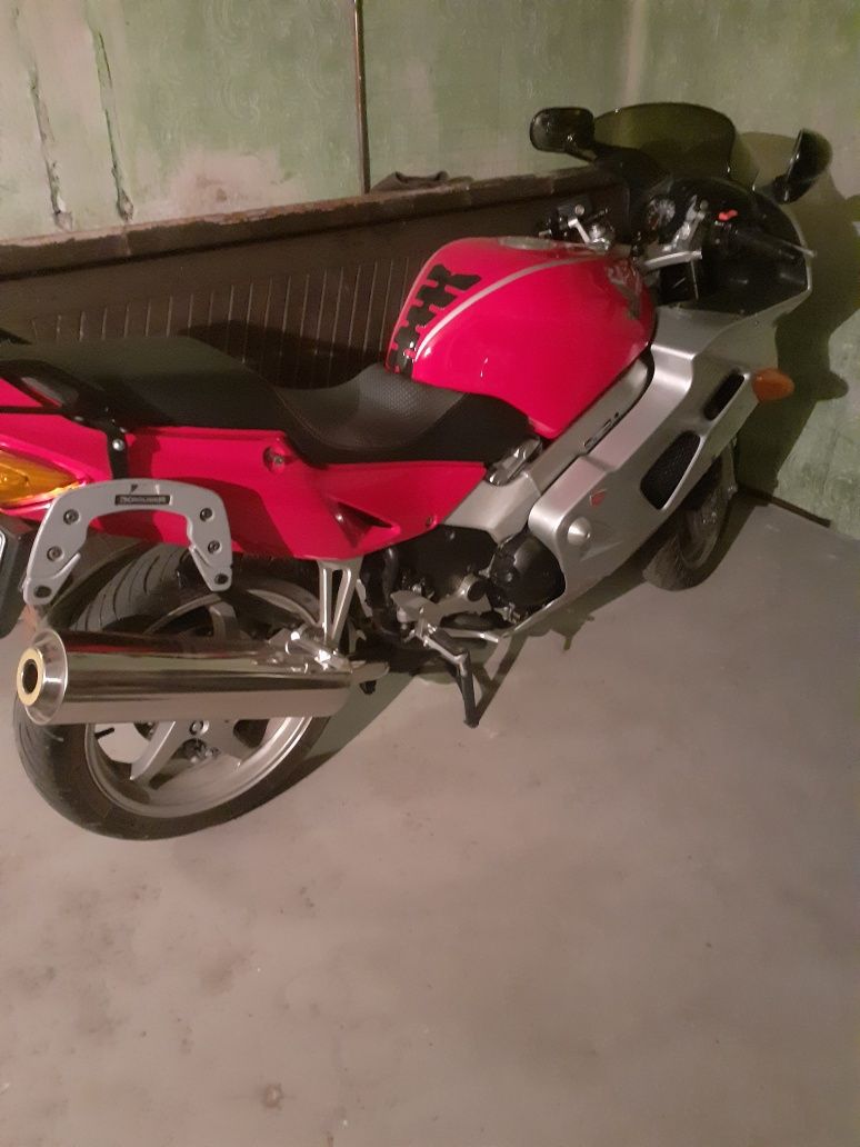 Sprzedam Honde VFR 800, piękna maszyna.