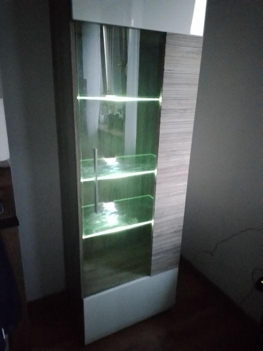Witryna szafa szafka podświetlane półki