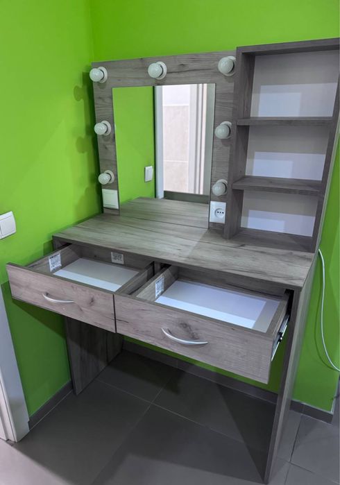 Туалетний столик з підсвіткою косметичний стіл дзеркало для макіяжу