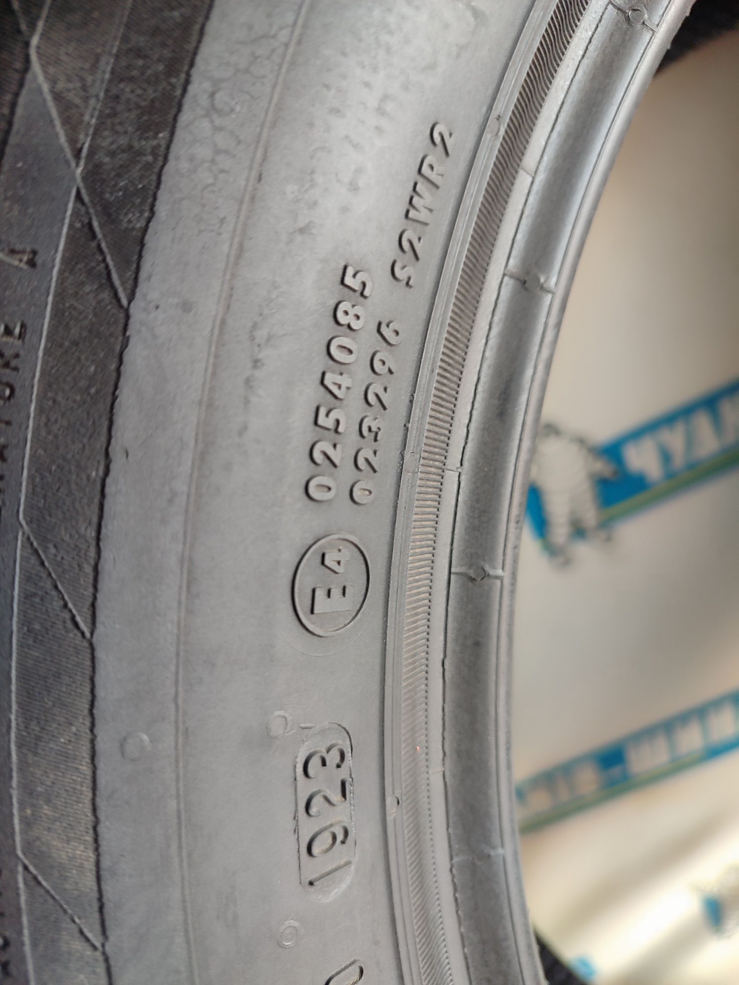 Шини continental 235 50 r18. 23-й рік