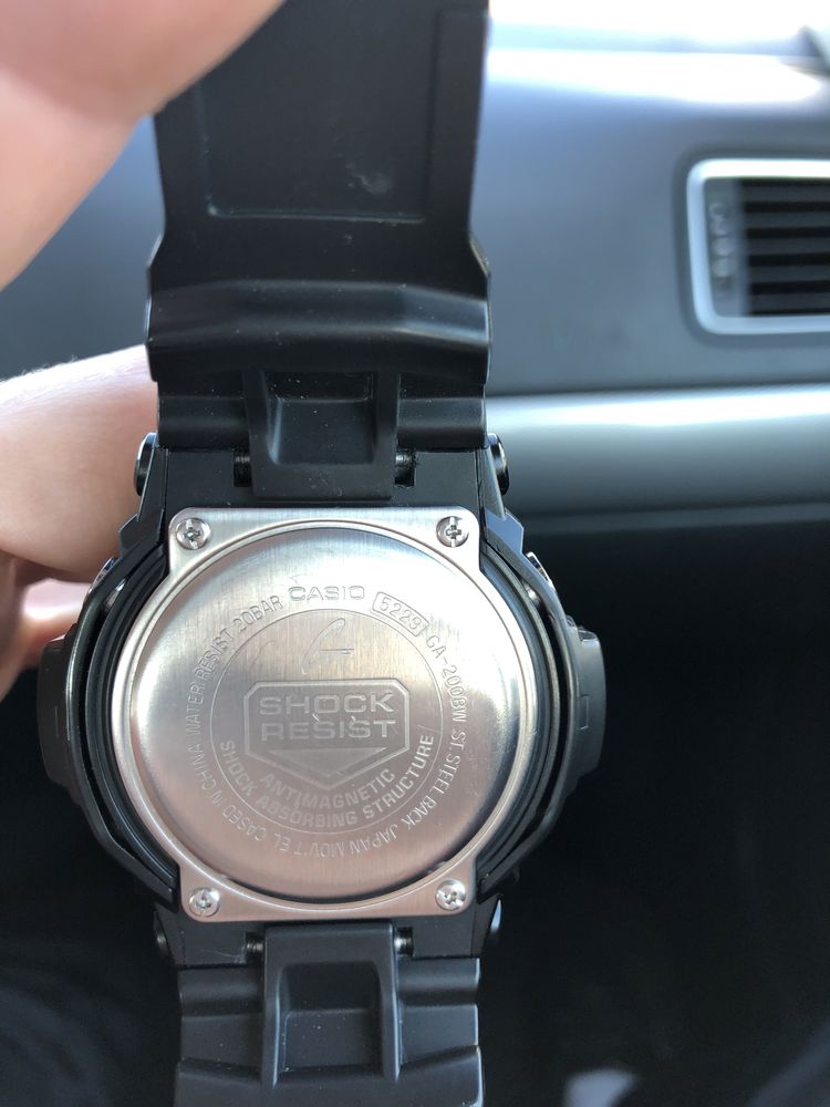Продам часы Casio GA-200BW-1AER
