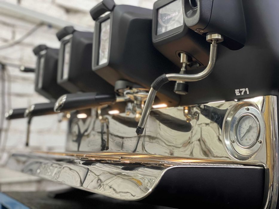 Кофемашина профессиональная Faema E71 Total Black