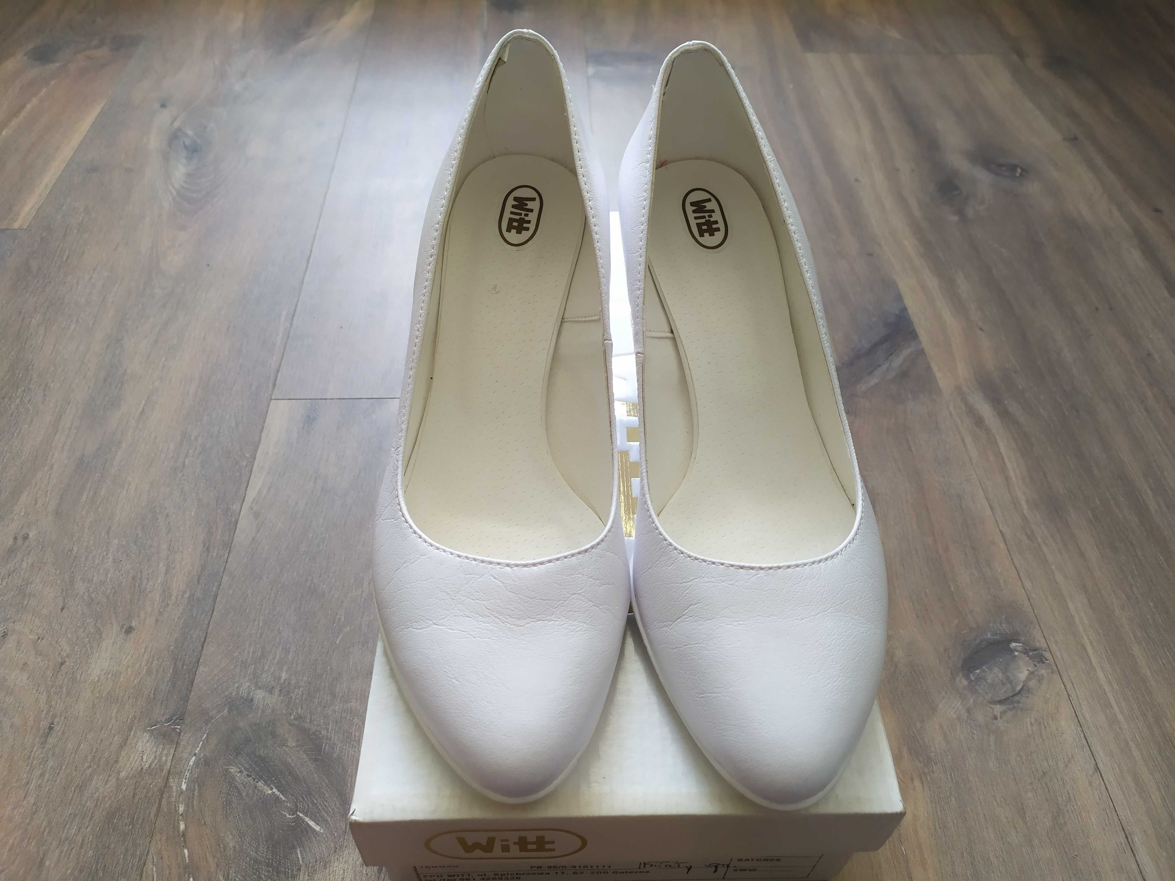 Nieużywane buty Witt białe - 39 Powystawowe model 105 czółenka