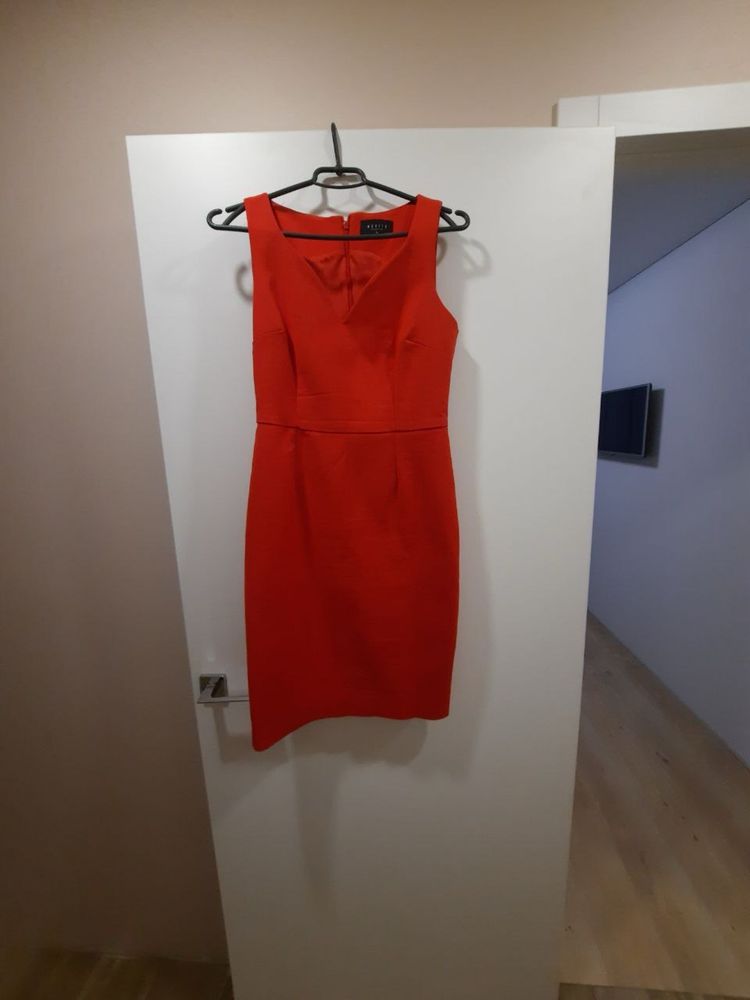 Червоне вишукане платтячко