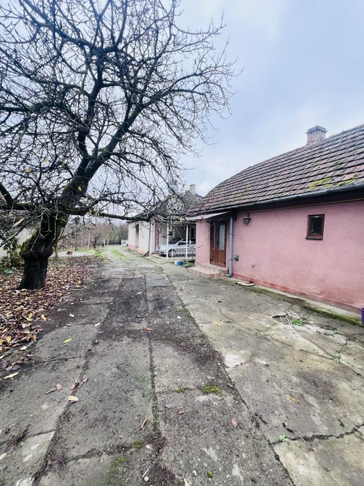 Продаж житлового будинку з великою ділянкою!