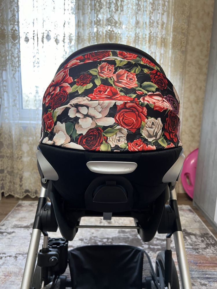 Автокрісло Cybex Cloud Z i-Size Spring Blossom Dark