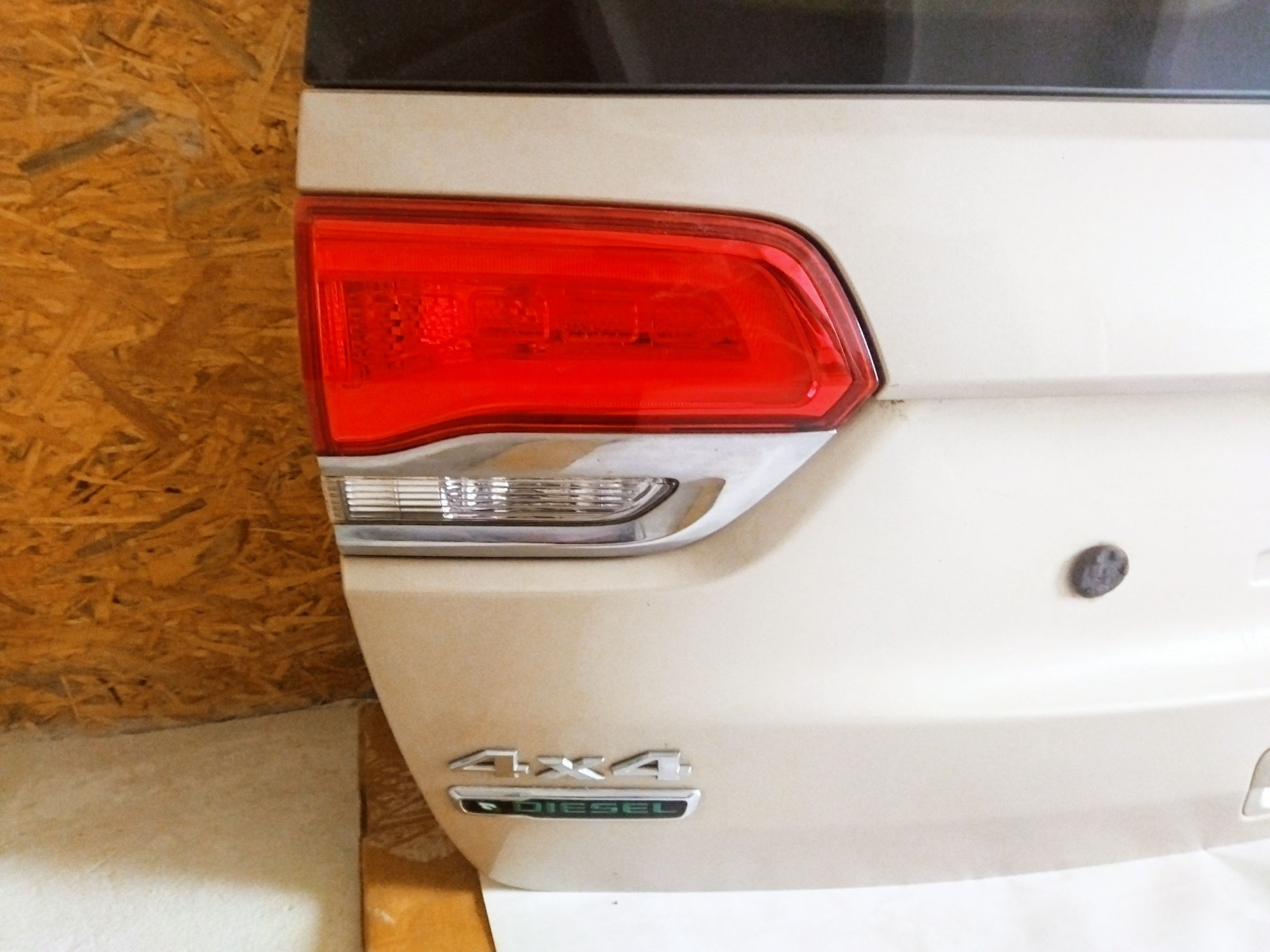 Jeep grand Cherokee WK2 Крышка багажника кришка гранд черокі вк2