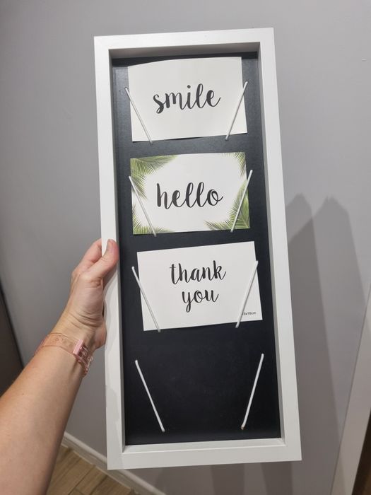 Biała, drewniana ramka na zdjęcia