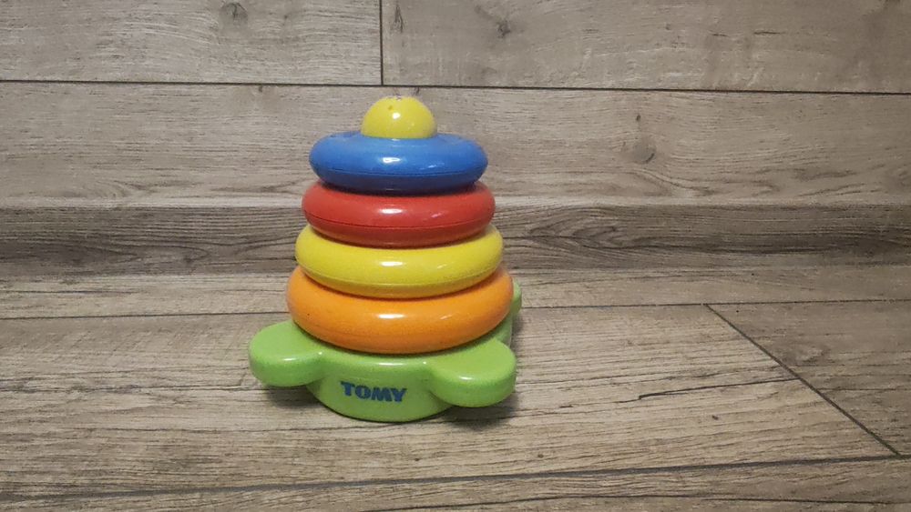 Пірамідка Tomy.  Розвиваюча іграшка
Стан ідеальний 
Ціна 150 грн.