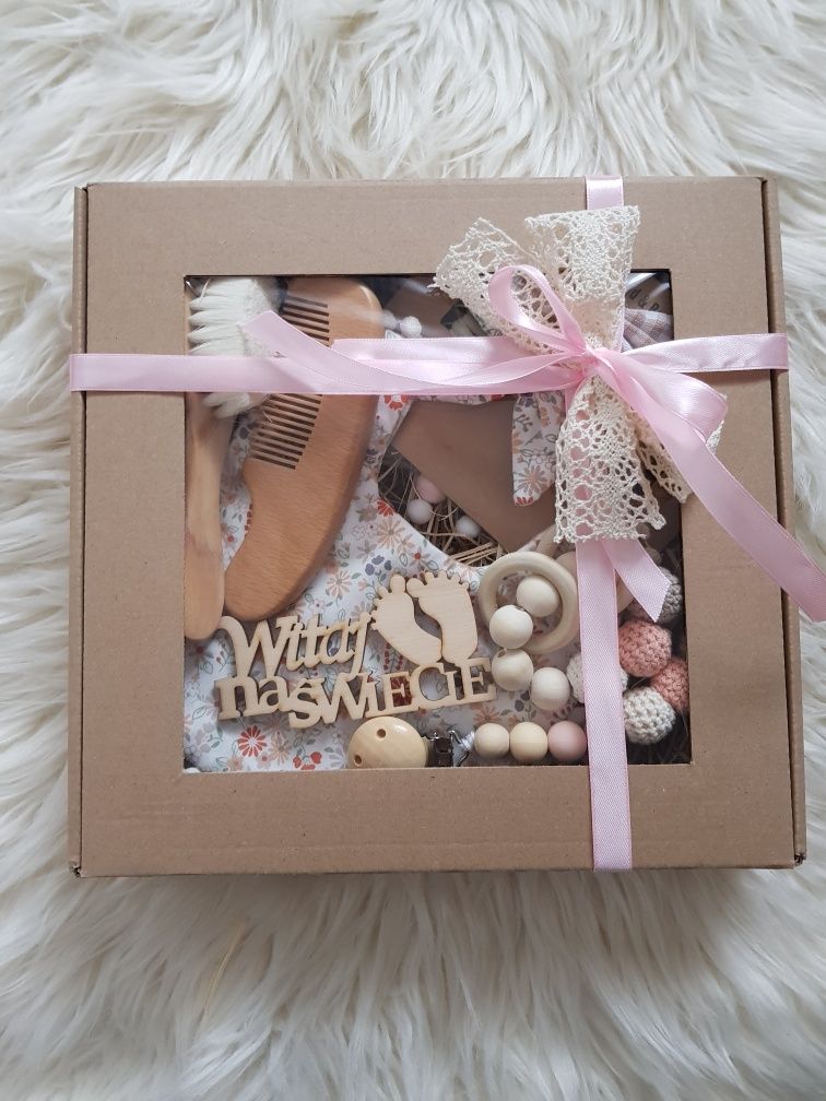 Prezent dla niemowlaka giftbox zestaw prezentowy beżowy babyshower śl