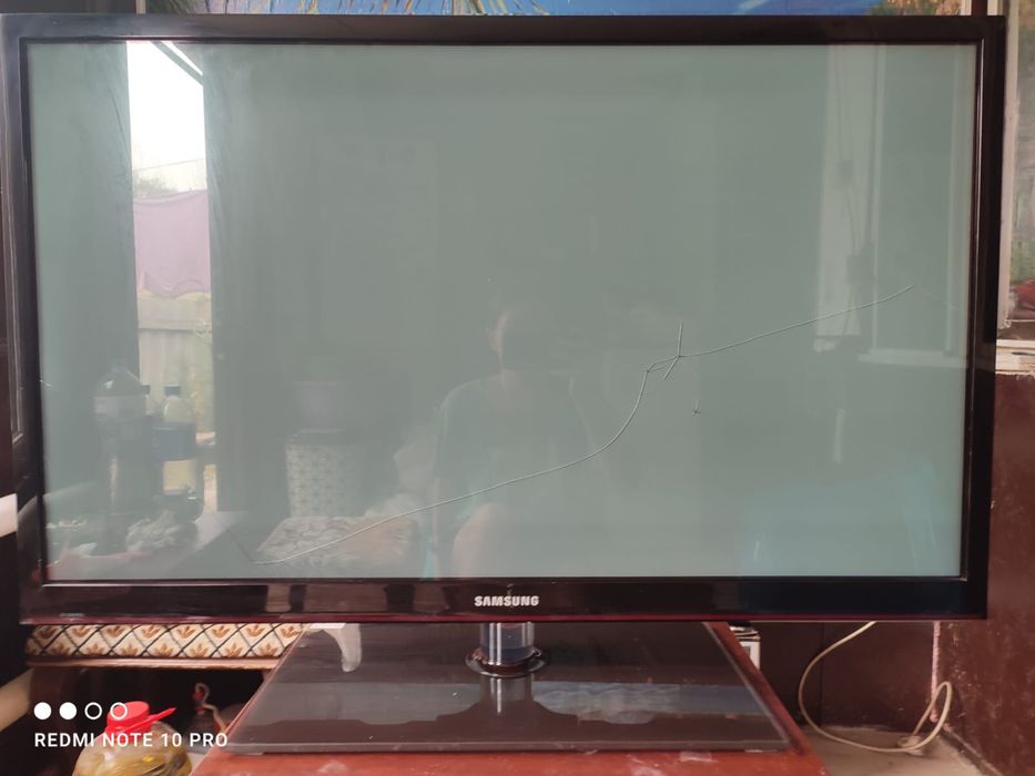 Продам телевизор samsung на запачасти 42 дюйма