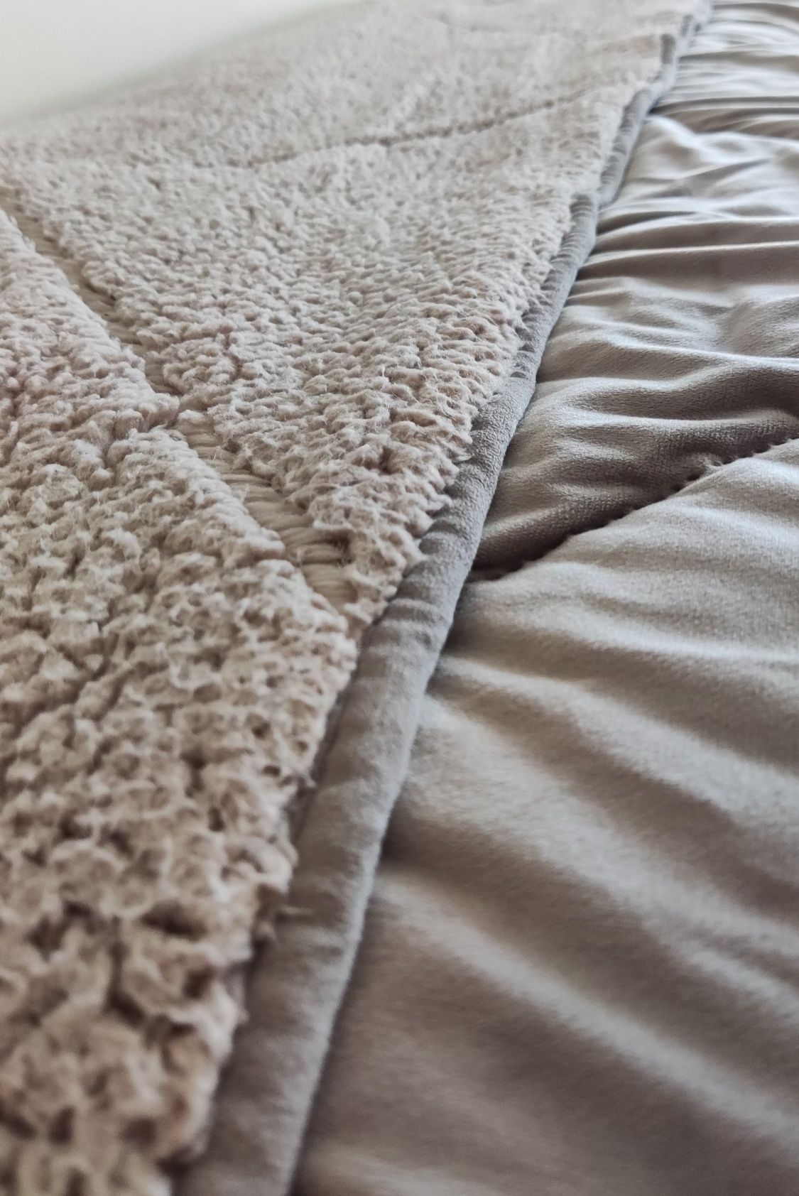 Colcha cinza 2,50m x 2,80m + 2 almofadas