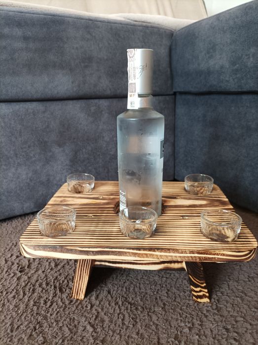 Stojak dębowy na alkohol, stolik na kieliszki