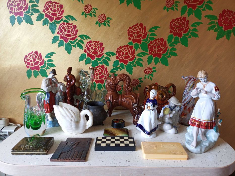 Предметы СССР Статуэтки,Штофы,настольные игры,разное.