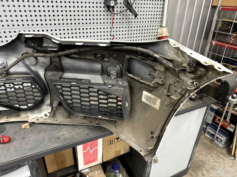 BMW M5 F90 бампер передний в сборе оригинал, решетки, ноздри