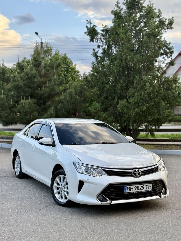 Продам официальную Toyota Camry 2015года