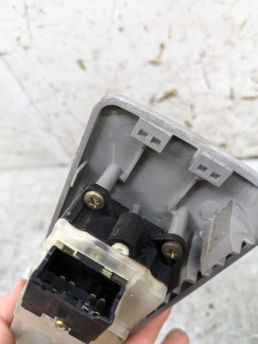 Mitsubishi Space Runner Przełącznik Szyb Lewy Przód