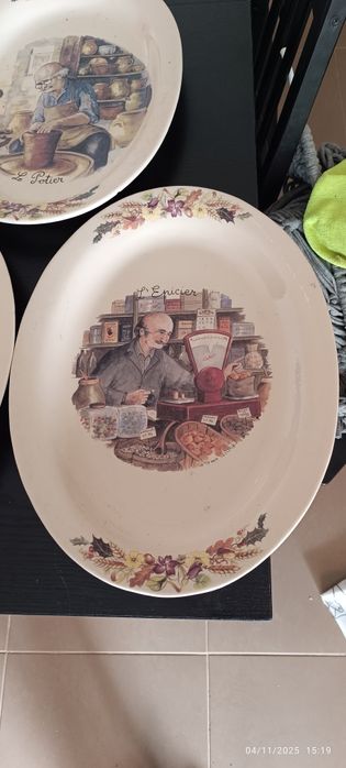 Travessas de loiça, metálica e de marmore