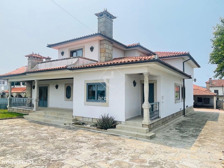 Moradia T4  com piscina, Santa Comba-Ponte de Lima