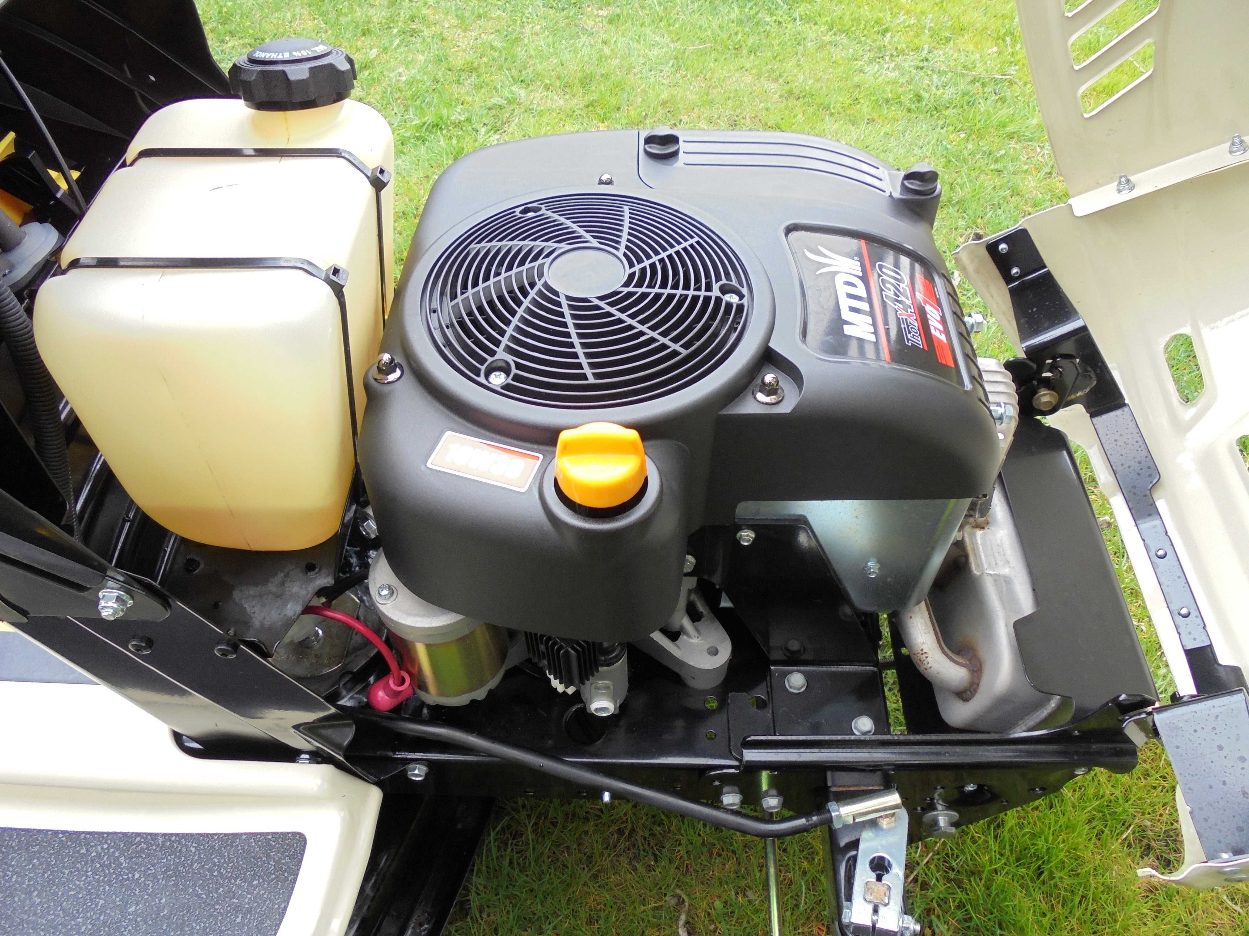 Traktor MTD  DL96T / Pompa oleju / 13,5KM / 96cm koszenia /