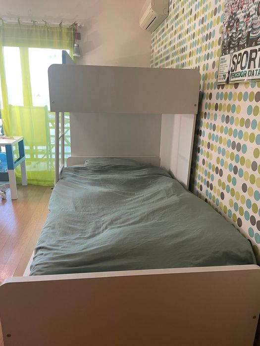 Beliche, com 2 camas, 1 armário e 4 gavetões