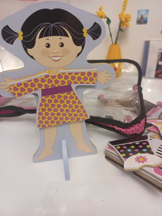 Drewniane magnetyczne dwustronne lalki do ubierania Melissa & Doug