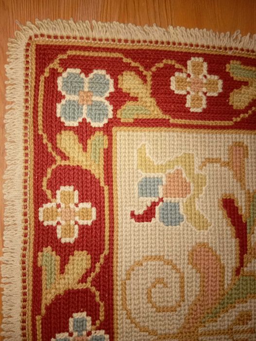 Tapete de arraiolos com 1.07cm por 1.77cm