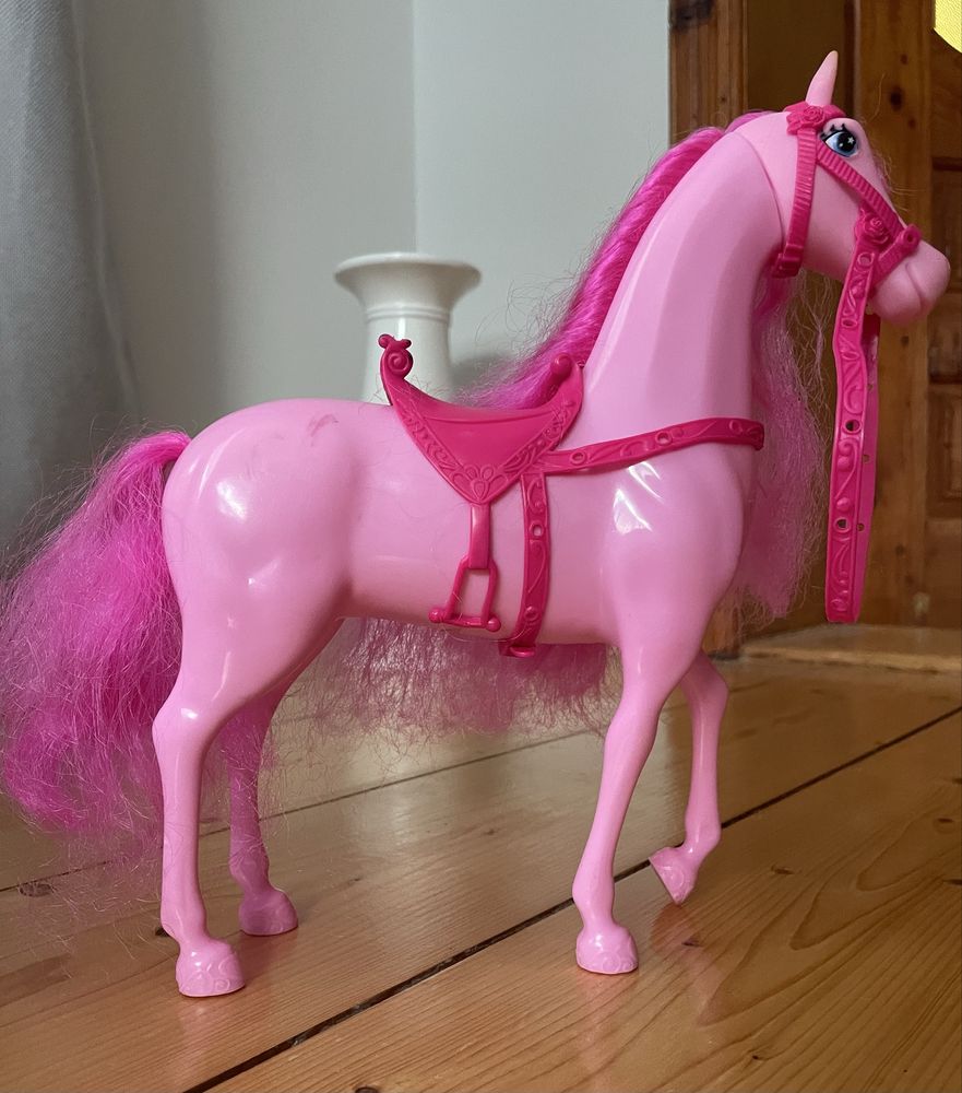 Чарівний кінь для Barbie