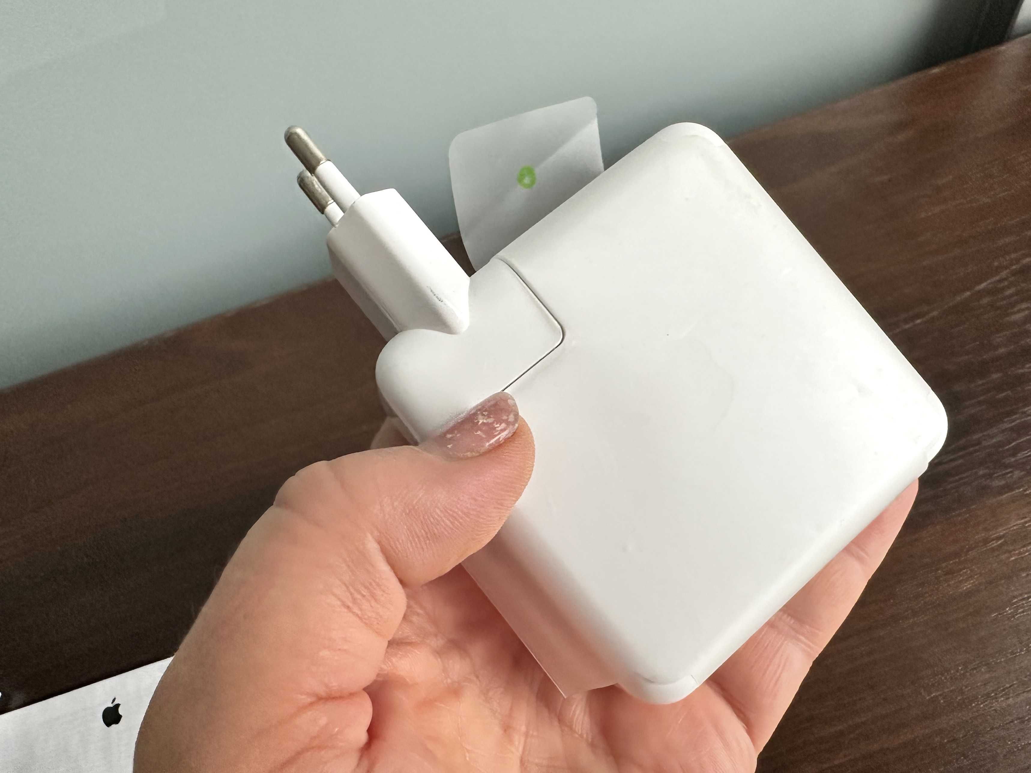 Адаптер живлення 61W USB-C Power Adapter. A 1718