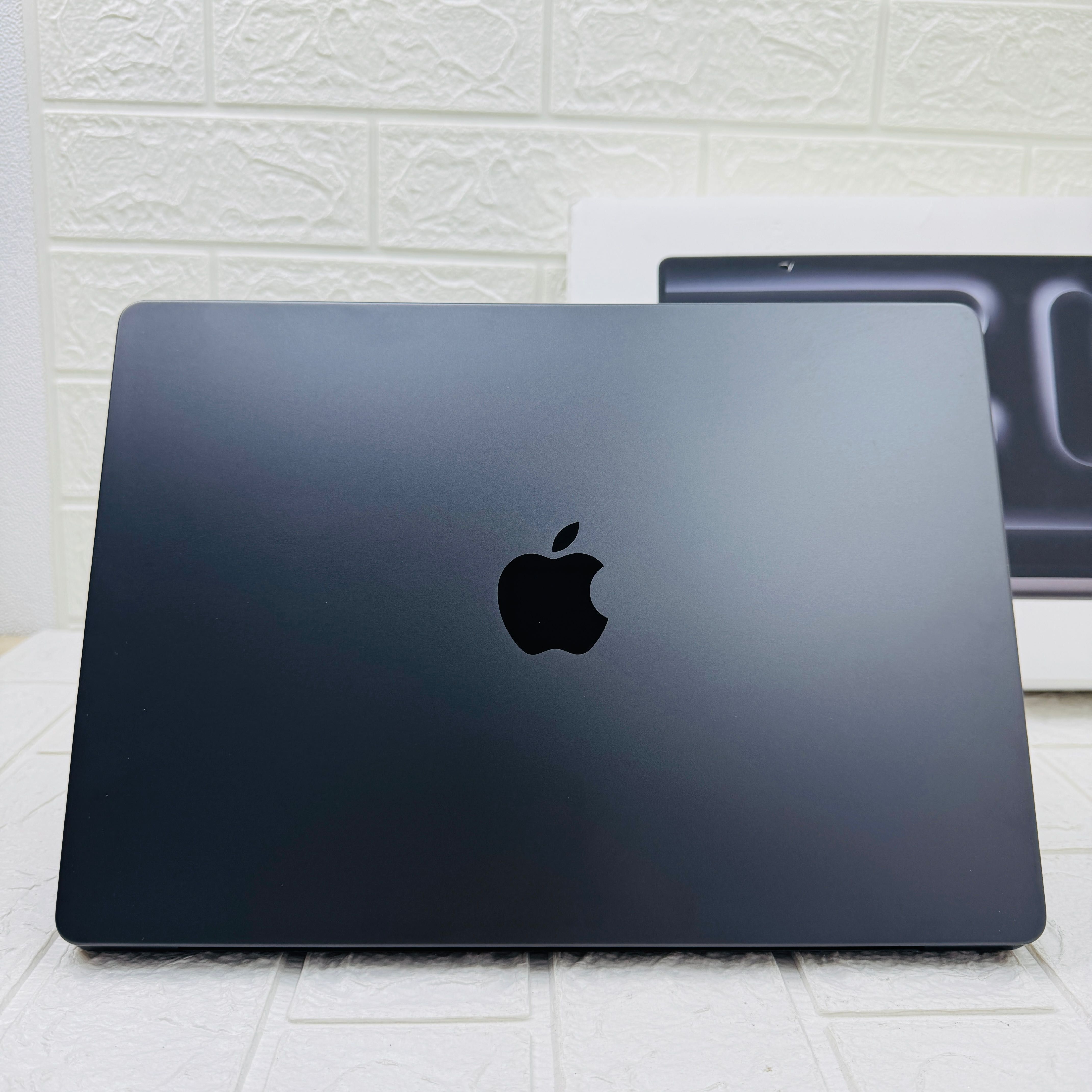 №2373	MacBook Pro 14 	Space Black	M4	16/512
