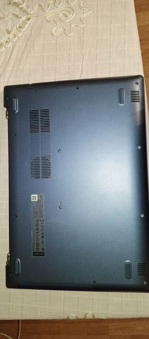 Продаю ноутбук Lenovo ideapad 330-15ikb з розбитим екраном