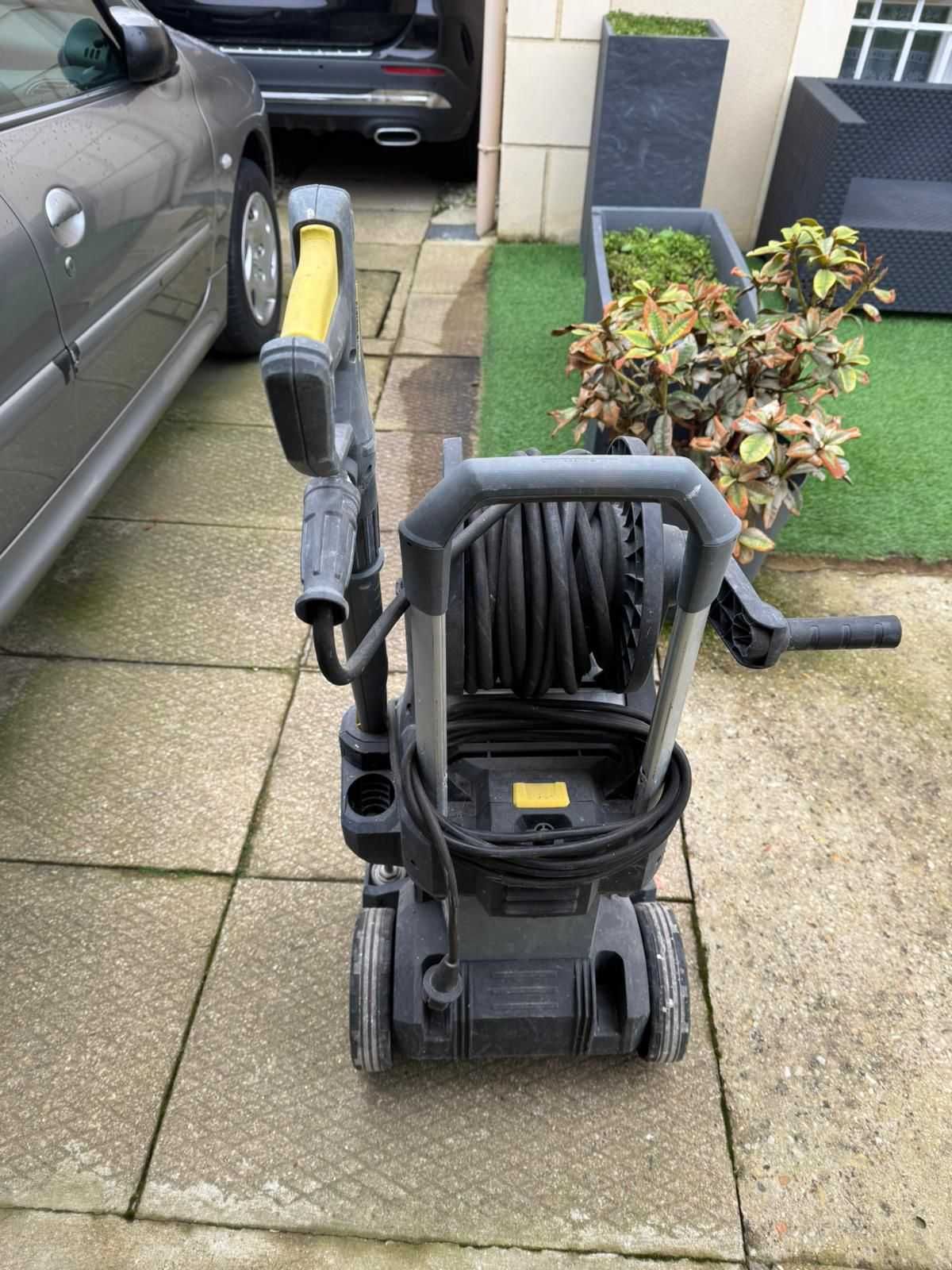 Máquina Profissional de Alta Pressão Karcher